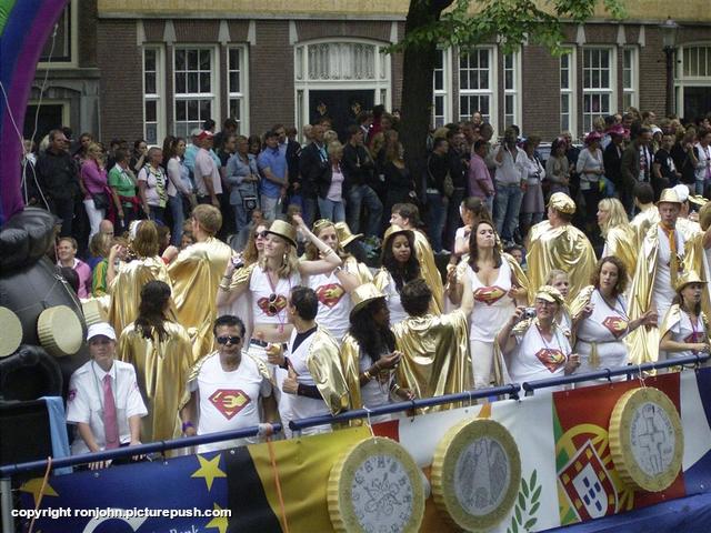 Canal Parade 07-08-10 (73) John en Irma bij Canal Parade 2010