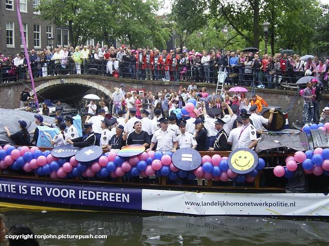 Canal Parade 07-08-10 (58) John en Irma bij Canal Parade 2010