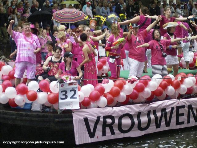 Canal Parade 07-08-10 (60) John en Irma bij Canal Parade 2010