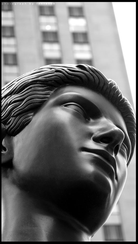 BlackAndWhiteStatue - 