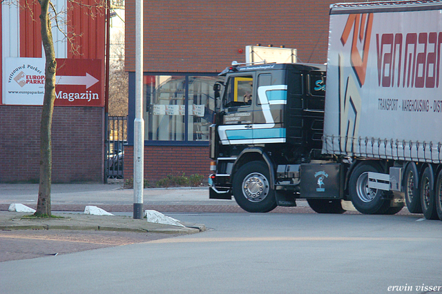 12-02-08 020-border truck pice