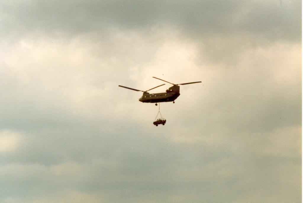 RNLAF Chinhook jeep load - 