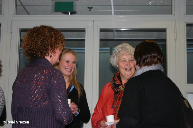 RenÃ© Vriezen 2010-12-18 #0005 Wijkmarkt -Ontdek Presikhaaf- MFC Presikhaven Wethouder Margriet Bleijenberg zaterdag 18 december 2010