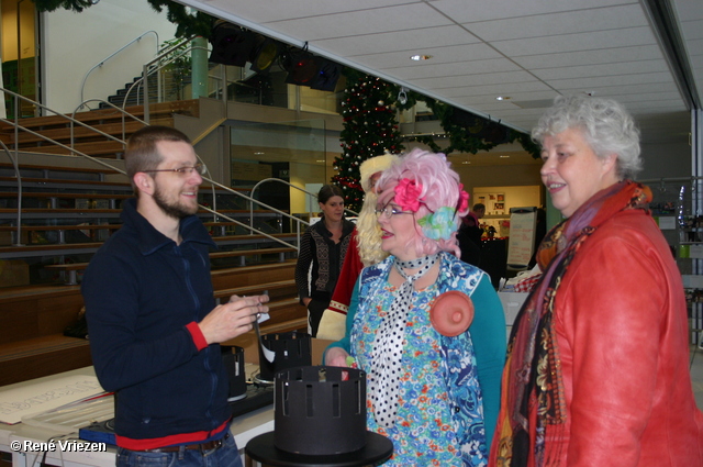 RenÃ© Vriezen 2010-12-18 #0068 Wijkmarkt -Ontdek Presikhaaf- MFC Presikhaven Wethouder Margriet Bleijenberg zaterdag 18 december 2010