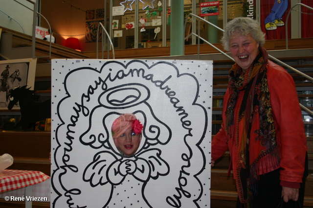 RenÃ© Vriezen 2010-12-18 #0076 Wijkmarkt -Ontdek Presikhaaf- MFC Presikhaven Wethouder Margriet Bleijenberg zaterdag 18 december 2010