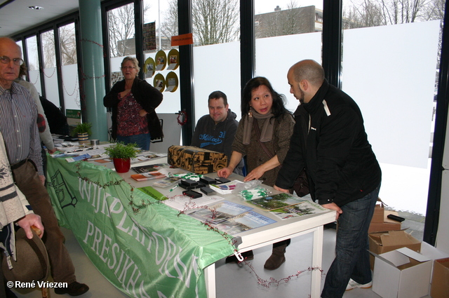 RenÃ© Vriezen 2010-12-18 #0089 Wijkmarkt -Ontdek Presikhaaf- MFC Presikhaven Wethouder Margriet Bleijenberg zaterdag 18 december 2010