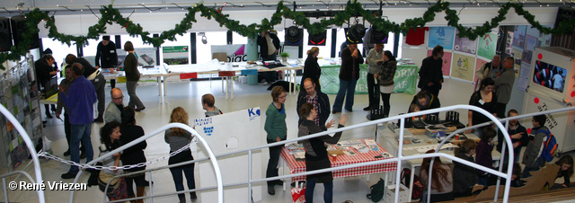 RenÃ© Vriezen 2010-12-18 #0105 Wijkmarkt -Ontdek Presikhaaf- MFC Presikhaven Wethouder Margriet Bleijenberg zaterdag 18 december 2010