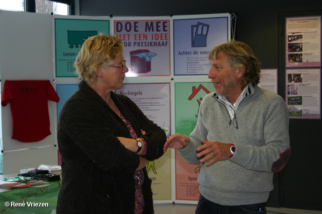 RenÃ© Vriezen 2010-12-18 #0107 Wijkmarkt -Ontdek Presikhaaf- MFC Presikhaven Wethouder Margriet Bleijenberg zaterdag 18 december 2010