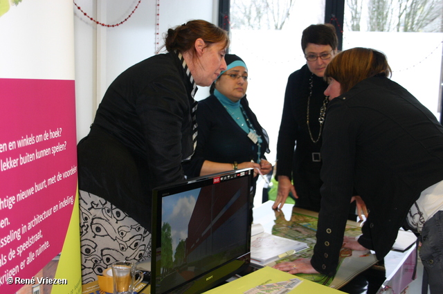 RenÃ© Vriezen 2010-12-18 #0109 Wijkmarkt -Ontdek Presikhaaf- MFC Presikhaven Wethouder Margriet Bleijenberg zaterdag 18 december 2010