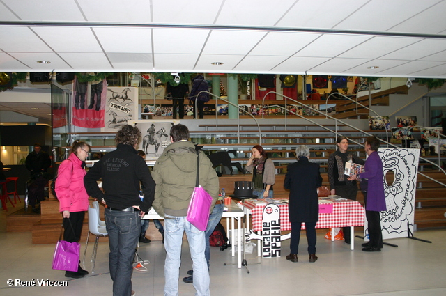 RenÃ© Vriezen 2010-12-18 #0150 Wijkmarkt -Ontdek Presikhaaf- MFC Presikhaven Wethouder Margriet Bleijenberg zaterdag 18 december 2010