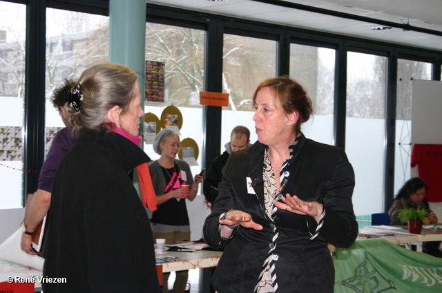 RenÃ© Vriezen 2010-12-18 #0201 Wijkmarkt -Ontdek Presikhaaf- MFC Presikhaven Wethouder Margriet Bleijenberg zaterdag 18 december 2010