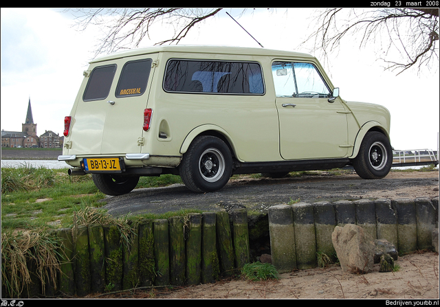 DSC 9592-border Mini 1000 VAN