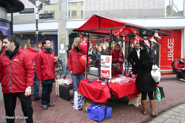 RenÃ© Vriezen 2011-02-12 #0272 PvdA Arnhem Land vd Markt campagne PV2011 Job Cohen zaterdag 12 februari 2011