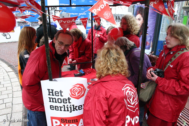 RenÃ© Vriezen 2011-02-12 #0273 PvdA Arnhem Land vd Markt campagne PV2011 Job Cohen zaterdag 12 februari 2011