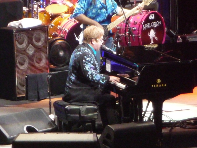 P1100789 Elton John - MSG - 03-20-2011