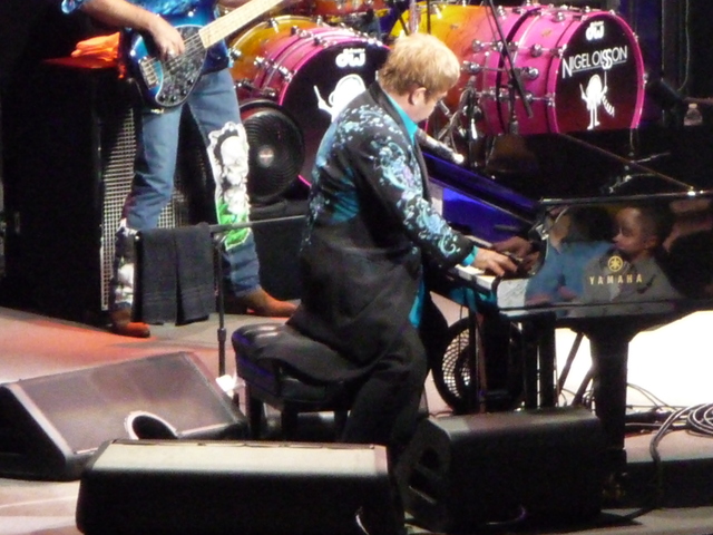 P1100794 Elton John - MSG - 03-20-2011