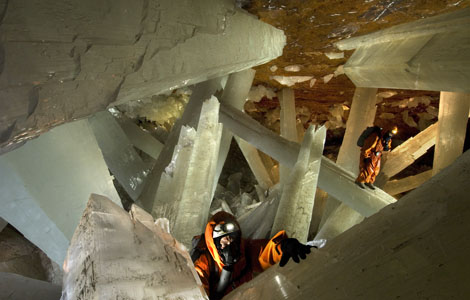 3569 giant-crystal-cave-4 04700300 - 