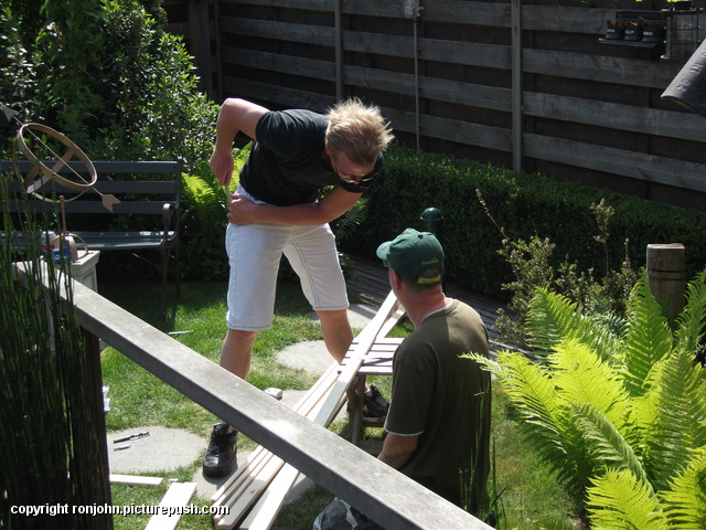 Tuin - Reigerhekken maken 07-05-11 (01) In de tuin 2011