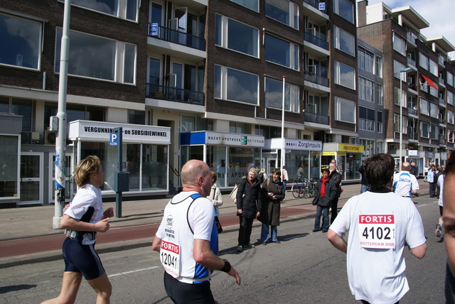 DSC03207 Marathon Rotterdam 13 apr 08