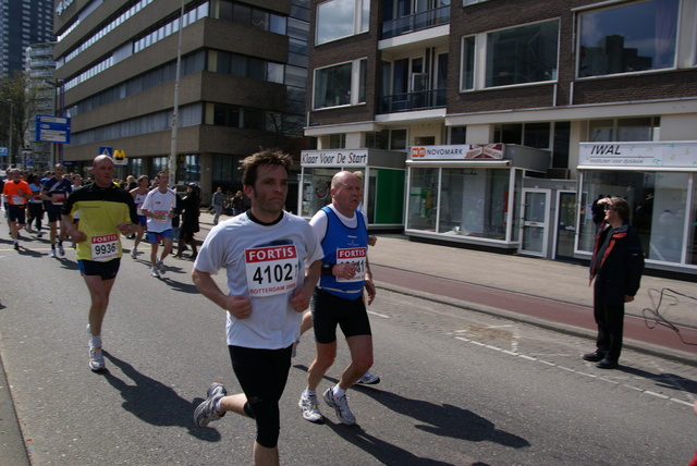 DSC03206 Marathon Rotterdam 13 apr 08
