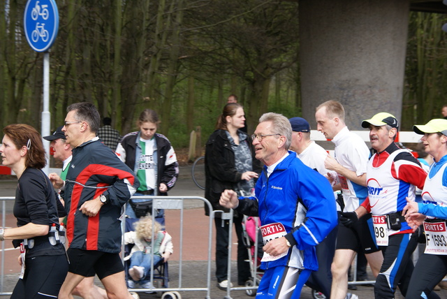 DSC03205 Marathon Rotterdam 13 apr 08