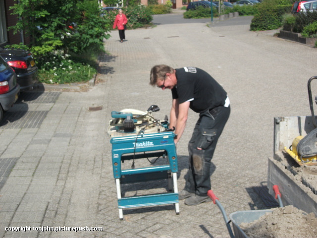 Tuin - Nieuwe voortuin maken 20-05-11 (30) Aanleg nieuwe voortuin 20-05-11