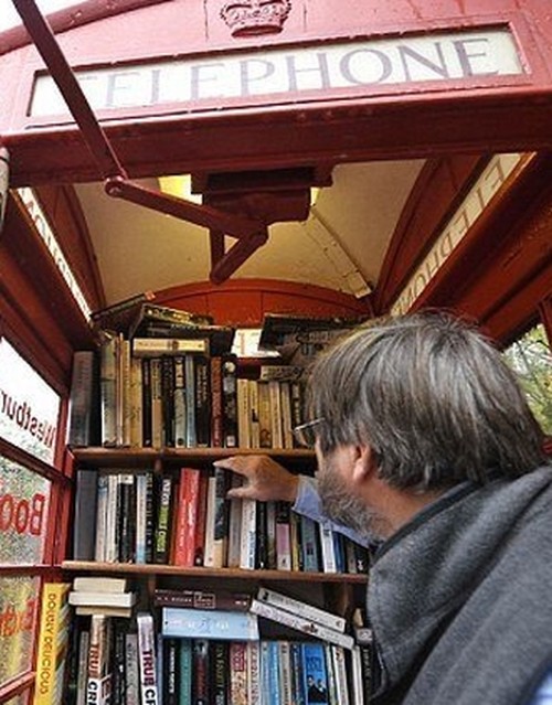 Smallest-library-in-the-world-003 - 