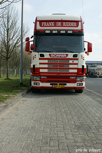 20-04-08 004-border truck pics