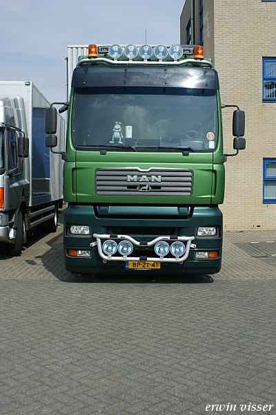 20-04-08 017-border truck pics