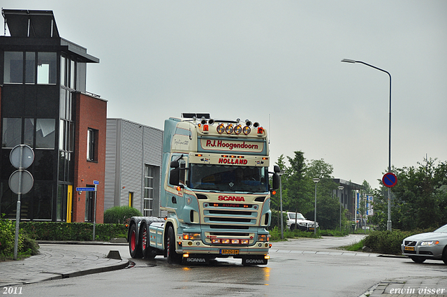 P.J. V8 001-border pj hoogendoorn 2