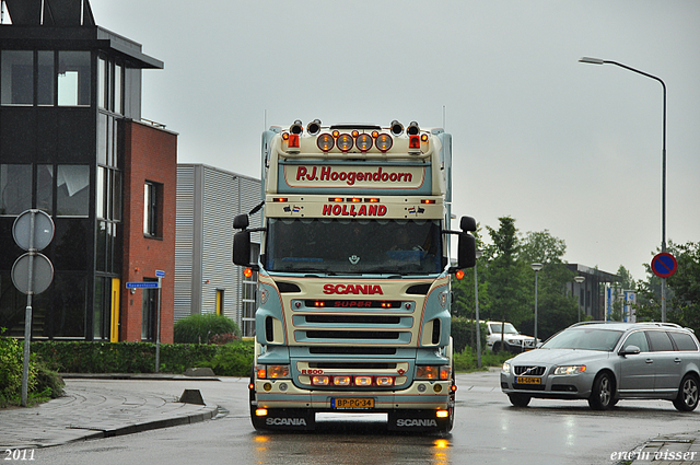 P.J. V8 002-border pj hoogendoorn 2