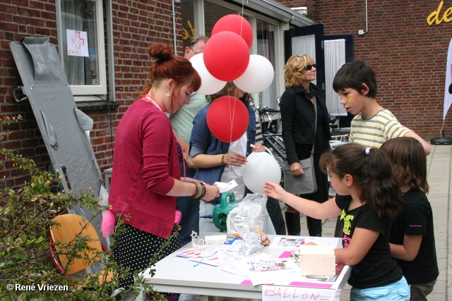 RenÃ© Vriezen 2011-07-07 #0020 BuurtFeest Presikhaaf-oost Buurtcentrum De Oosthof zondag 3 juli 2011