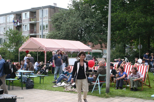 RenÃ© Vriezen 2011-07-07 #0041 BuurtFeest Presikhaaf-oost Buurtcentrum De Oosthof zondag 3 juli 2011