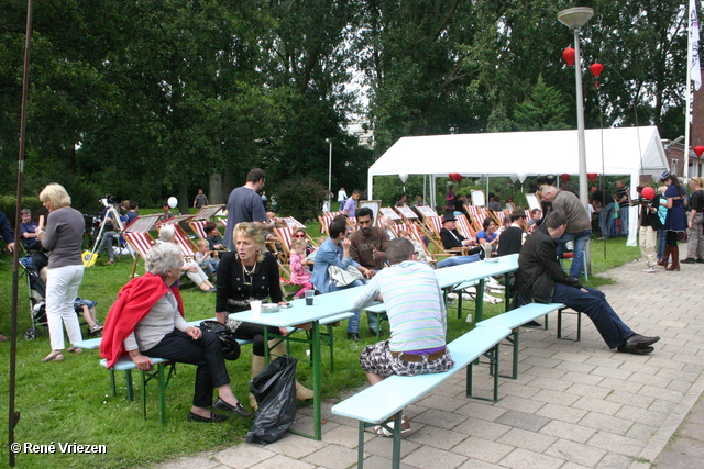 RenÃ© Vriezen 2011-07-07 #0044 BuurtFeest Presikhaaf-oost Buurtcentrum De Oosthof zondag 3 juli 2011