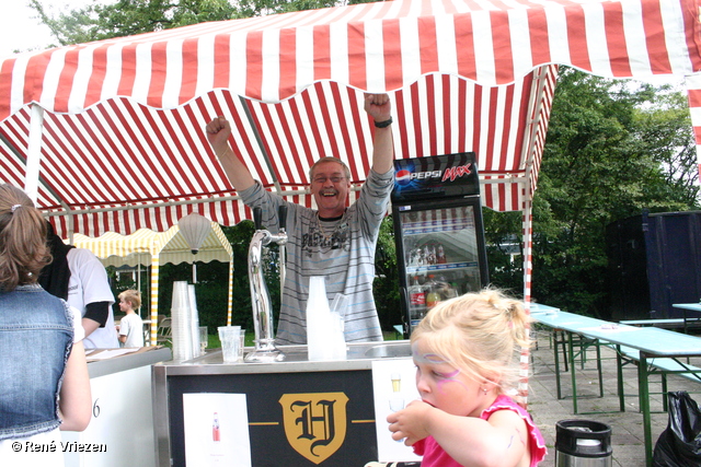 RenÃ© Vriezen 2011-07-07 #0062 BuurtFeest Presikhaaf-oost Buurtcentrum De Oosthof zondag 3 juli 2011