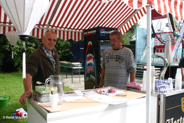 RenÃ© Vriezen 2011-07-07 #0069 BuurtFeest Presikhaaf-oost Buurtcentrum De Oosthof zondag 3 juli 2011