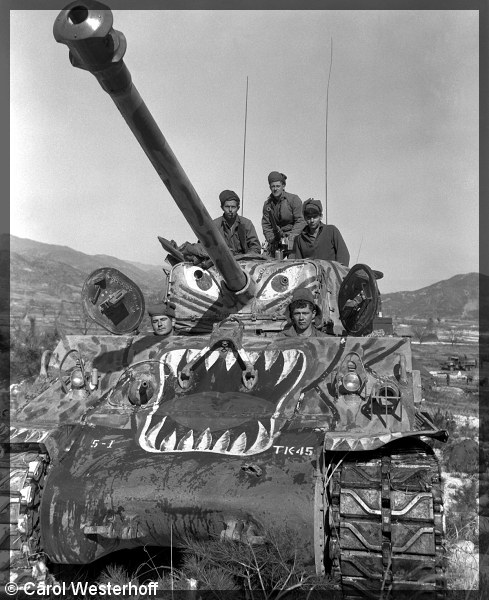 M1tankKoreaHanriver1951-border - 