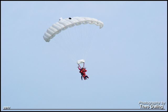 Parachutisten  duo  Texel Dagje Texel 21-8-2011