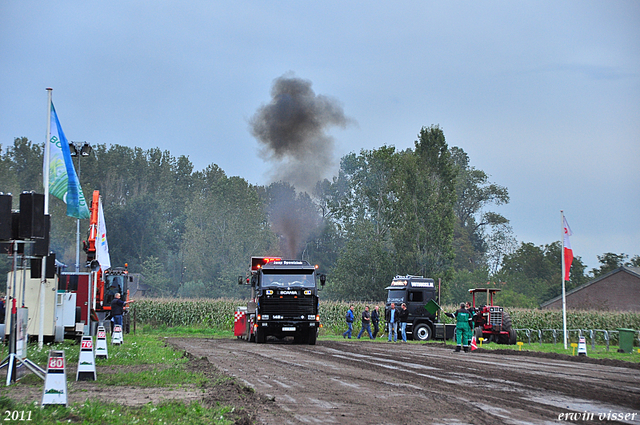 truckpull demo best 068-border truckpull demo best