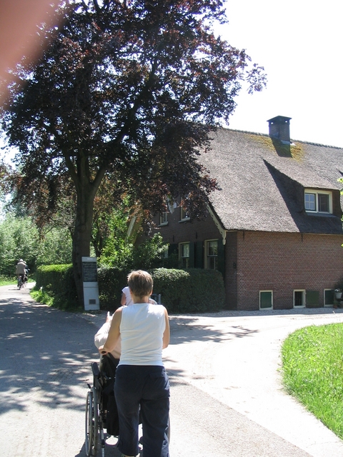 IMG 4591 rolstoel wandelen naar Adriana hoeve