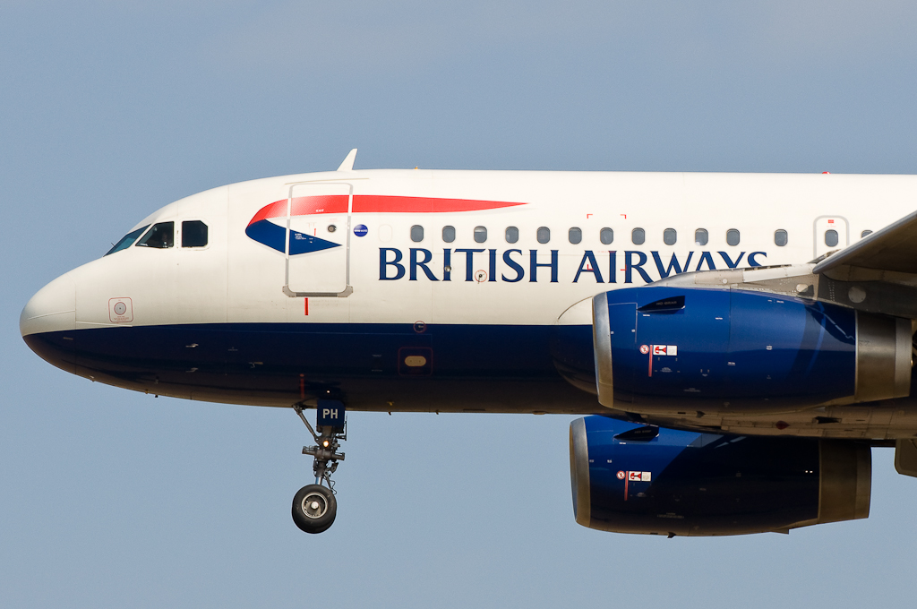 British Airways Airbus A319-131 G-EUPH 20110711 EB - 