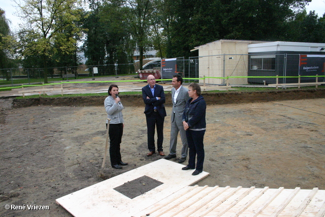 RenÃ© Vriezen 2011-10-10#0030 T-Huis Start bouw Park Presikhaaf maandag 10 oktober 2011