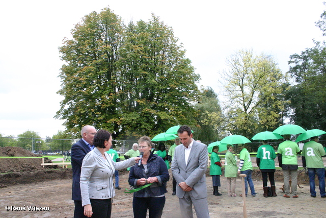 RenÃ© Vriezen 2011-10-10#0063 T-Huis Start bouw Park Presikhaaf maandag 10 oktober 2011