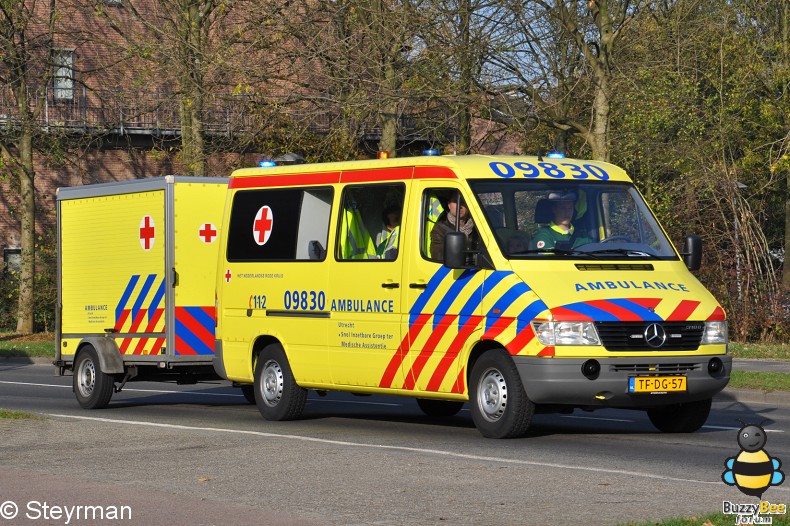 DSC 7886-border - Ambulanceoptocht UMC Utrecht 2011