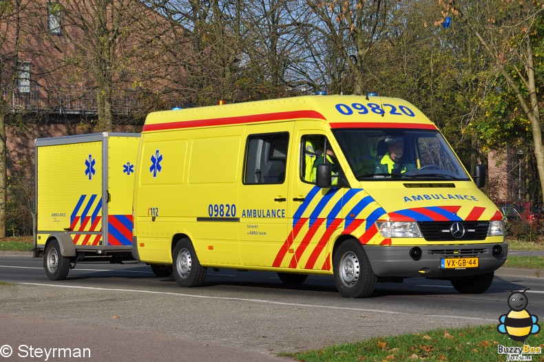 DSC 7887-border - Ambulanceoptocht UMC Utrecht 2011