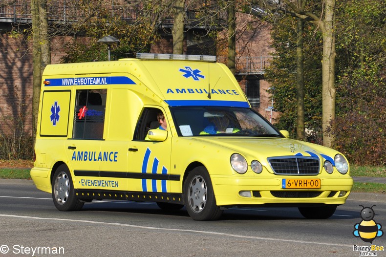 DSC 7911-border - Ambulanceoptocht UMC Utrecht 2011