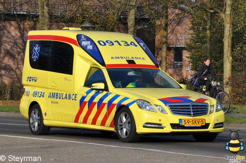 DSC 7915-border - Ambulanceoptocht UMC Utrecht 2011