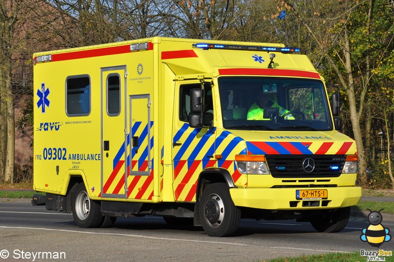 DSC 7960-border - Ambulanceoptocht UMC Utrecht 2011