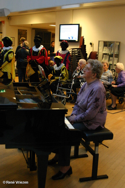 RenÃ© Vriezen 2011-11-19#0468 Sinterklaas en Pieten in Waalstaete Presikhaaf zaterdag 19 november 2011