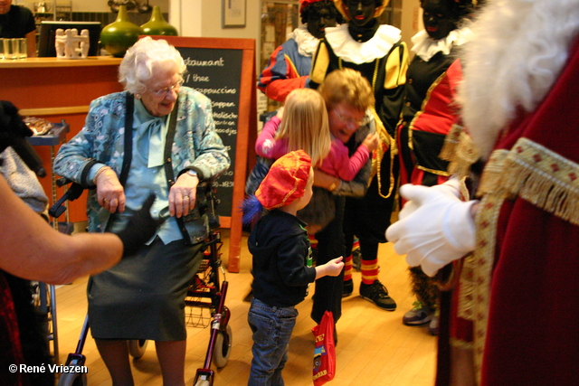 RenÃ© Vriezen 2011-11-19#0499 Sinterklaas en Pieten in Waalstaete Presikhaaf zaterdag 19 november 2011